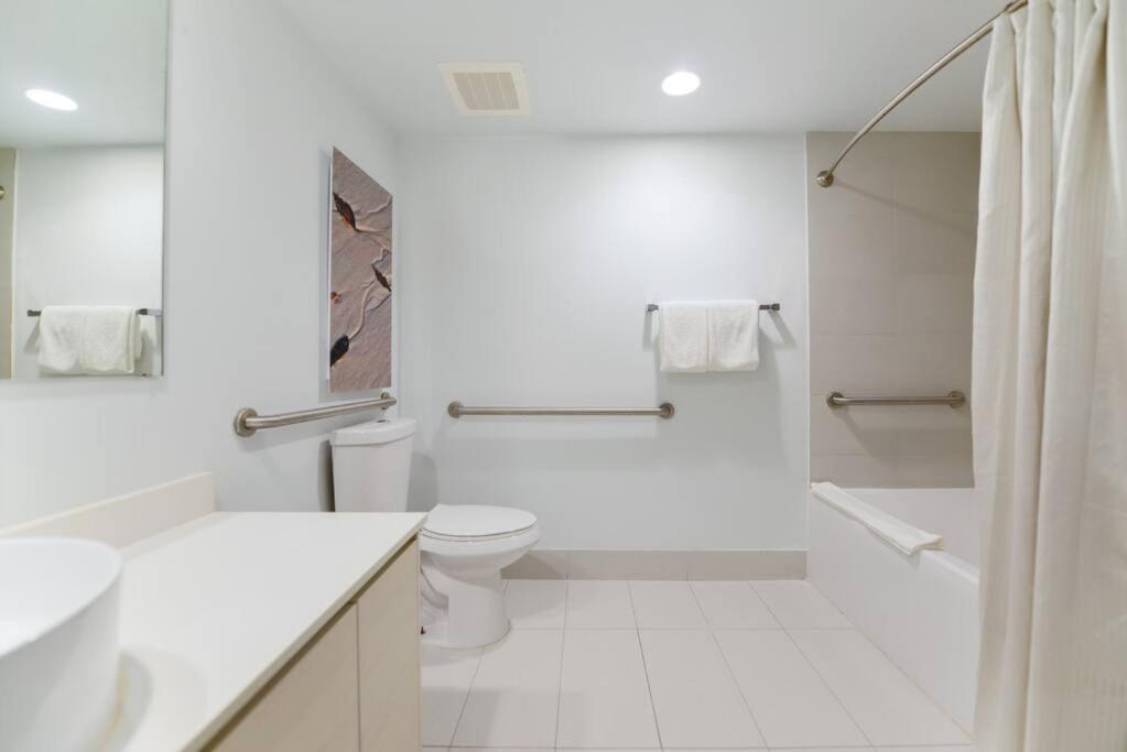 Awesome 2Br Condo Beachwalk Resort Hallandale Beach Exterior photo