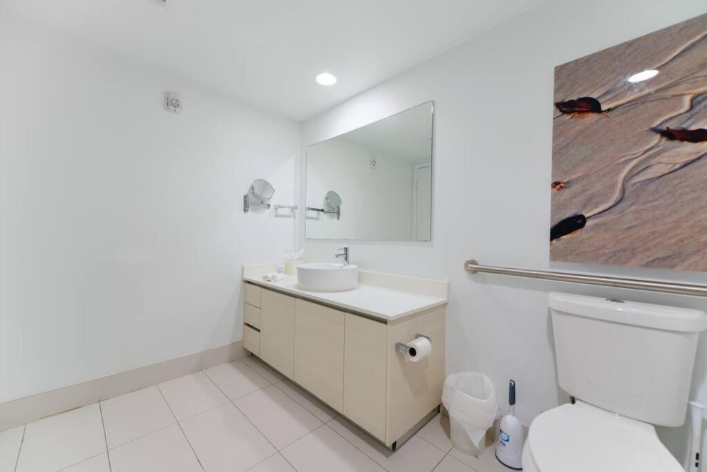 Awesome 2Br Condo Beachwalk Resort Hallandale Beach Exterior photo
