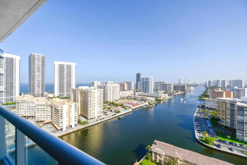 Awesome 2Br Condo Beachwalk Resort Hallandale Beach Exterior photo